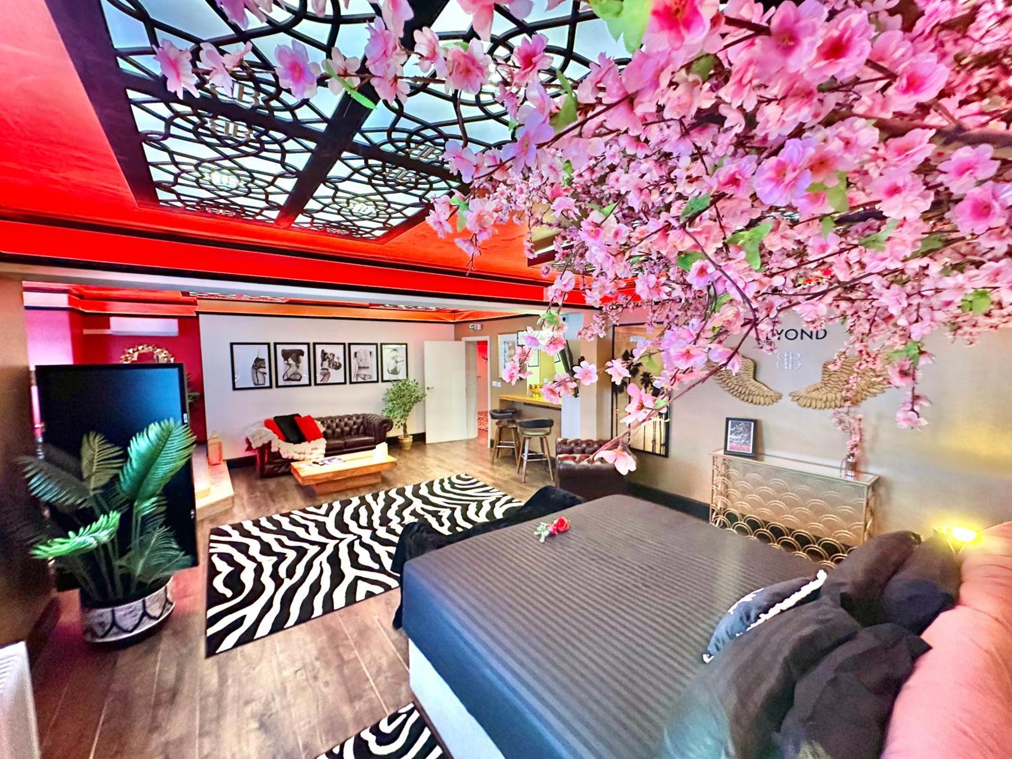 Beyond - Romantic Basement Apartment - Close To Beach - With Parking Bournemouth Exterior foto
